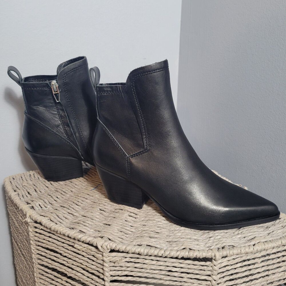 Dolce Vita NWOB Sammey Ankle Booties Black Leather Size 6